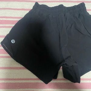 lululemon hottie hot shorts size 0, 2.5 inch inseam